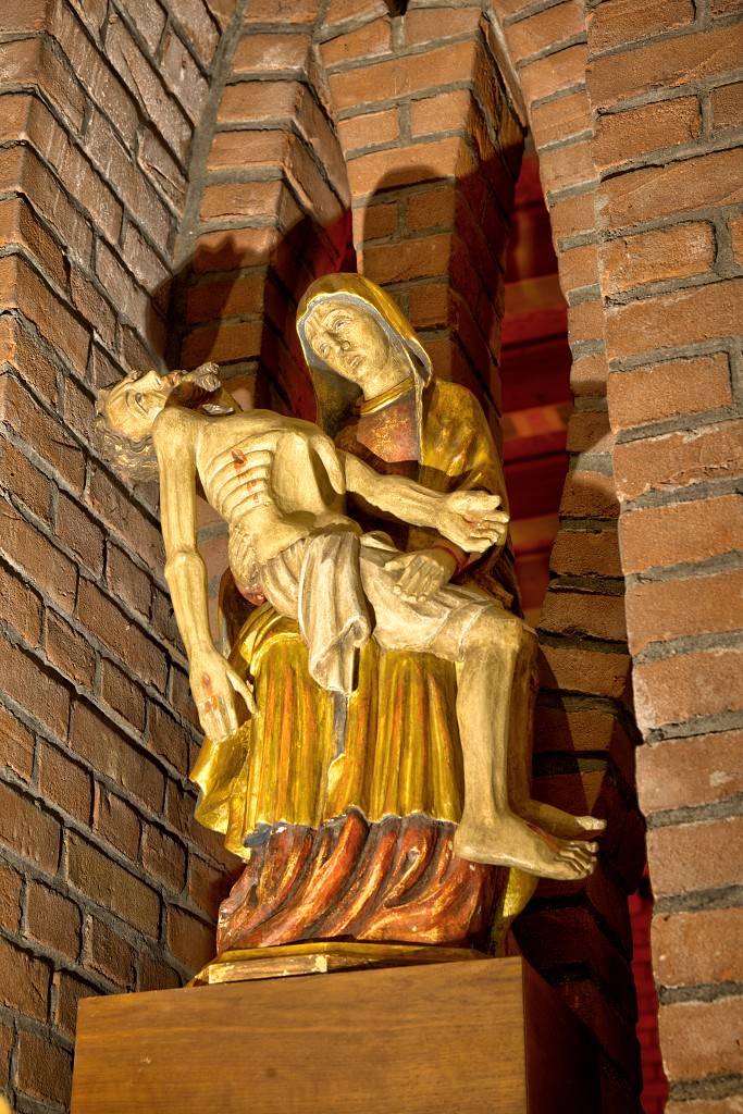 hdr Martelaren van Gorcum den briel brielle kerkfotografie religie religion kerk watergeuzen 1572 Martelveld Ciborium kathedraal rooms katholiek bedevaartkerk heiligdom